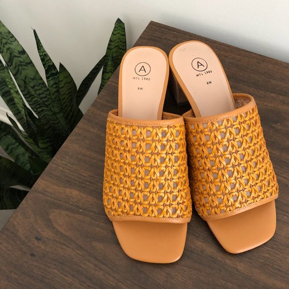 NEVER WORN Wide Woven Raffia Sandal - 8W - Picture 3 of 3